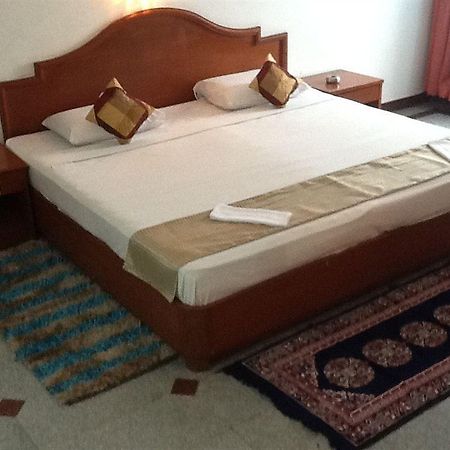 Hotel Kanishka Phg Бангалор Екстериор снимка