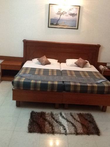 Hotel Kanishka Phg Бангалор Екстериор снимка