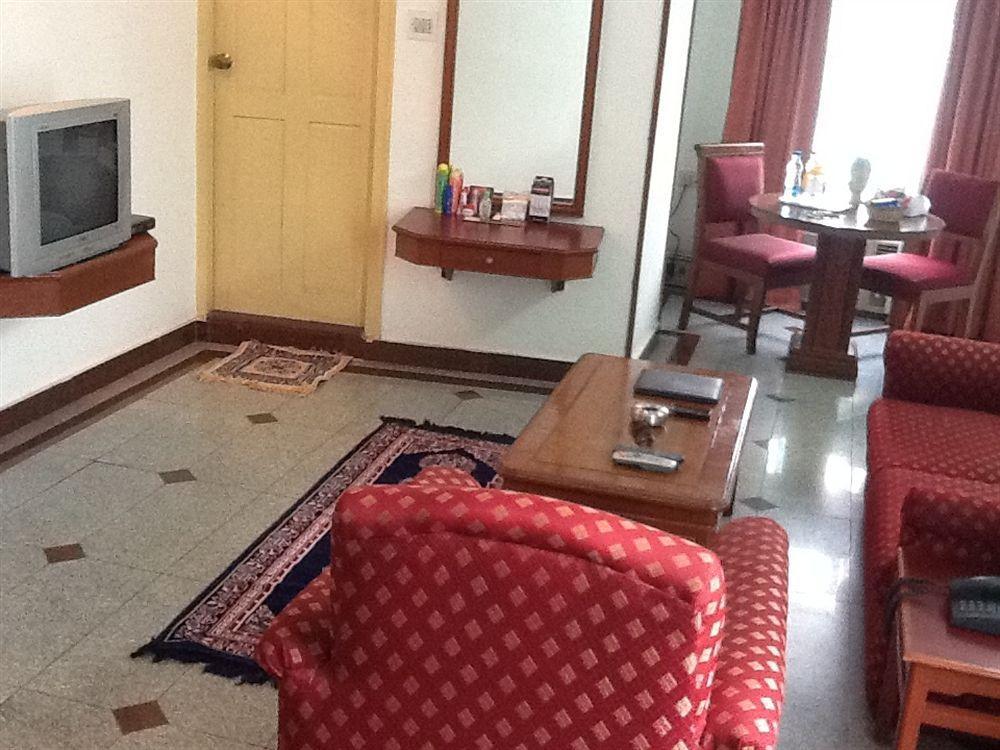 Hotel Kanishka Phg Бангалор Екстериор снимка