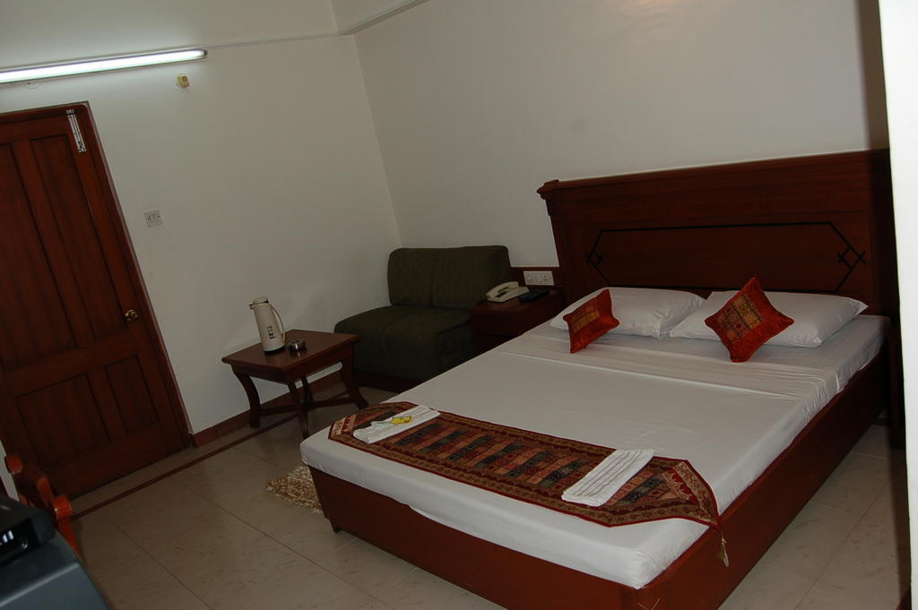 Hotel Kanishka Phg Бангалор Стая снимка