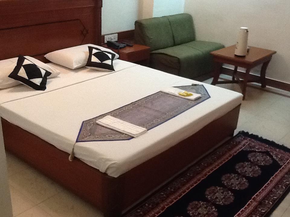 Hotel Kanishka Phg Бангалор Екстериор снимка